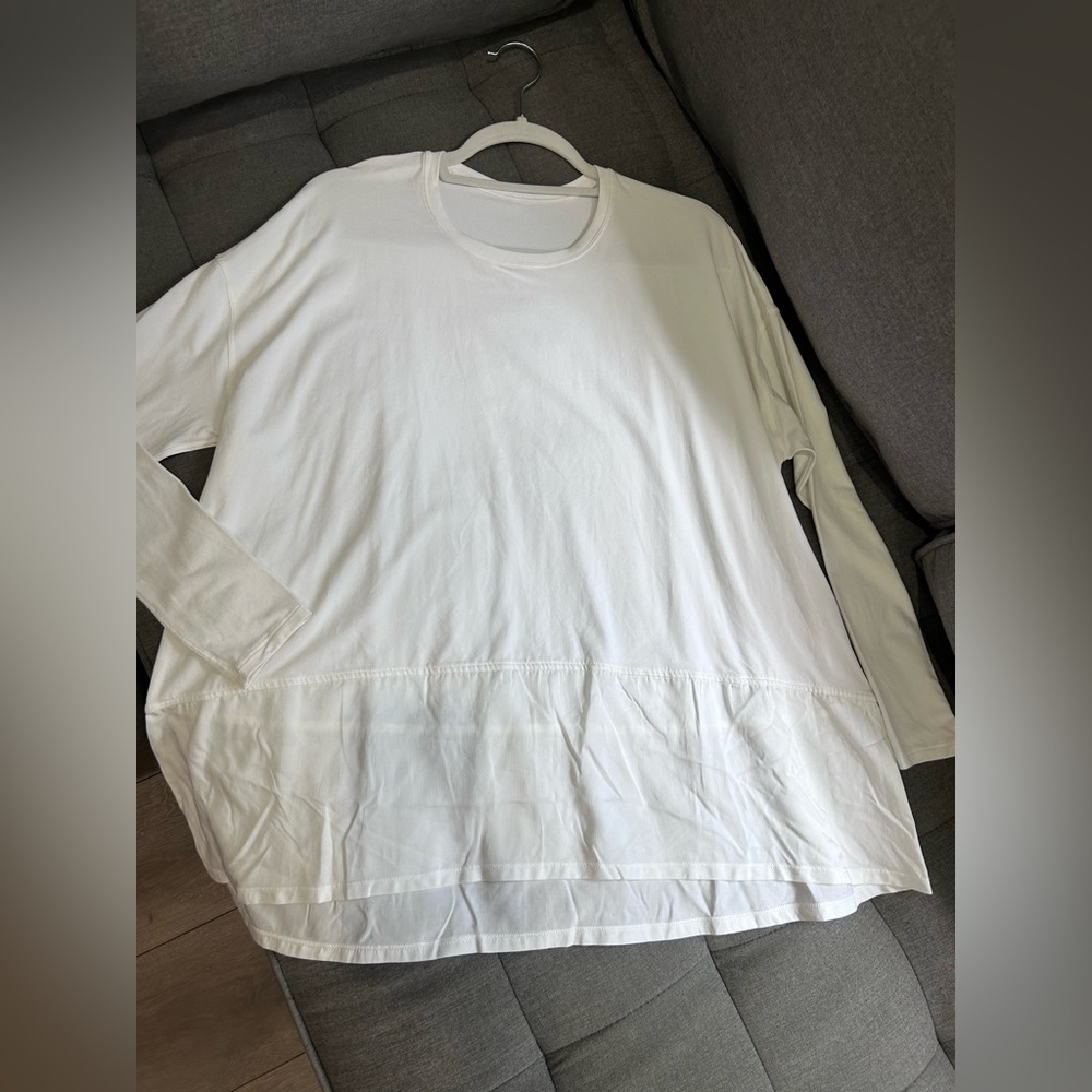 💰PRICE ⬇️ 
LULULEMON • White Women Long Sleeve Shirt • sz M/L •